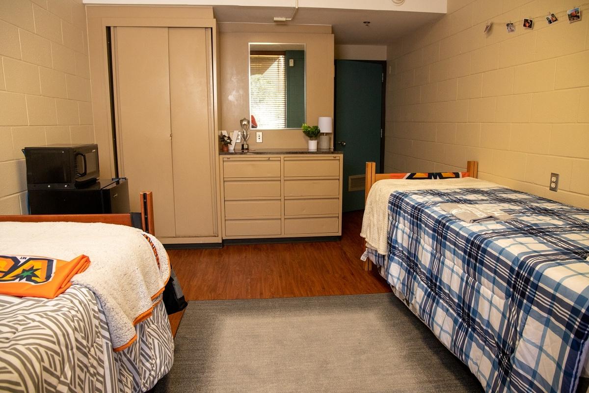 金沙中国 Department of Housing and Residence Life dorm room interiors at Troxel Hall in Edinburg, Texas.